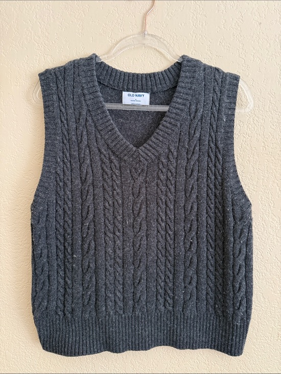 Old Navy Sweaters - Old Navy Charcoal Cable-Knit V-Neck Sweater Vest